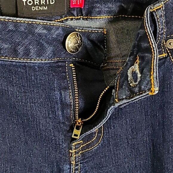 Torrid Straight Ankle Bluejeans, Size 18R - Picture 4 of 11